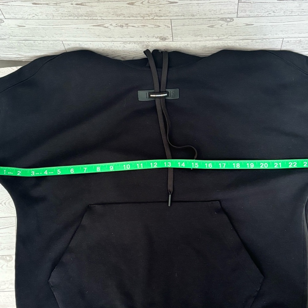 On Cloud Running Hoodie in Black - Picture 13 of 14